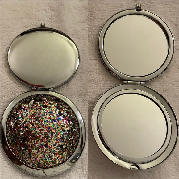 Beautiful Silver Double Mirror Compact, Rhinestones on one side & snap closure. - Picture 2 of 6